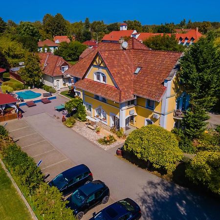 Bed and Breakfast Jade Panzio à Balatonföldvár Extérieur photo