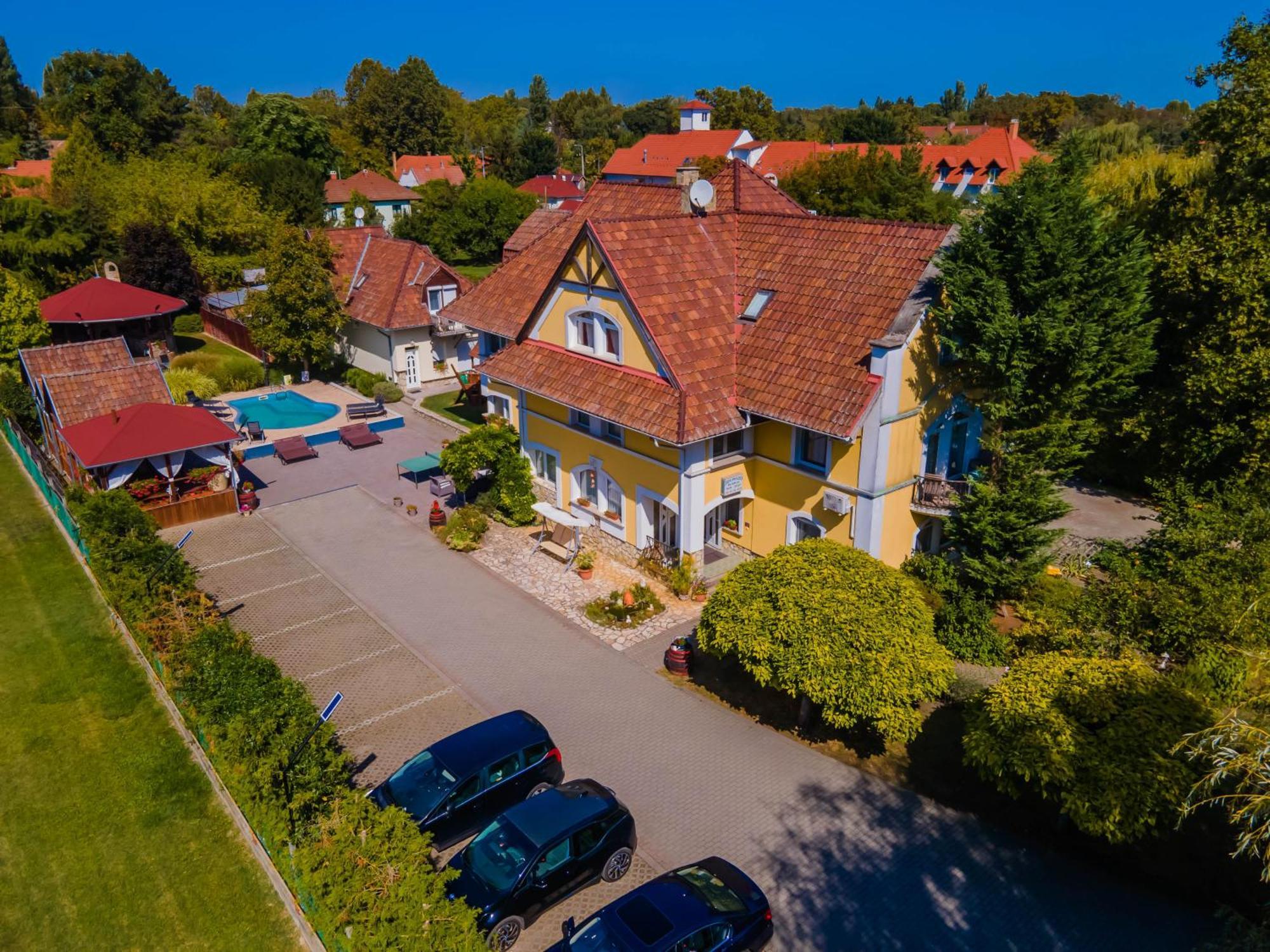 Bed and Breakfast Jade Panzio à Balatonföldvár Extérieur photo